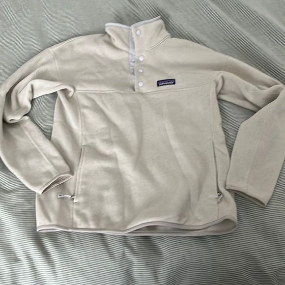 Patagonia Sweaters - Patagonia fleece in the color cream